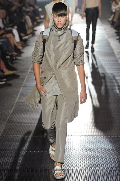 Look 28